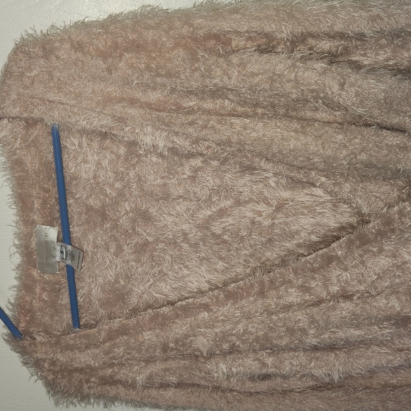 Corey Lynn Calter Fuzzy Sweater Ligth Pink 100% Nylon - Picture 4 of 7